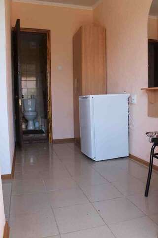 Гостиница Guest House Dilas Заозёрное Бюджетный двухместный номер с 2 отдельными кроватями-5